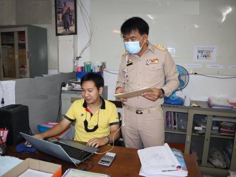 มอบหน้ากากอนามัยและนิเทศการสอนผ่านระบบออนไลน์