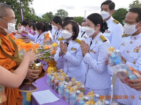 พิธีทำบุญตักบาตรเนื่องในวันเฉลิมพระชนมพรรษา