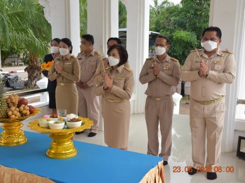 พิธีไหว้พระพุทธรูปประจำสถานศึกษา